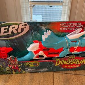 Nerf DinoSquad Tricera-Blast Blaster - Blue and Red